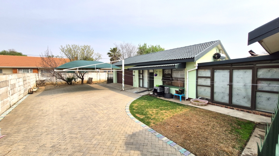 4 Bedroom Property for Sale in Lakeview Free State